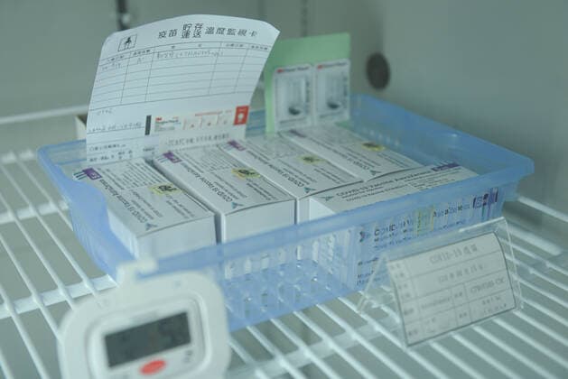 March 22, 2021, Taipei, Taiwan: Doses of AstraZeneca vaccine kept in refrigerator at Shin Kong Wu Ho-Su Memorial Hospital in Taipei, Taiwan. Taipei Taiwan - ZUMAs197 20210322_zaa_s197_029 Copyright: xYin-ShanxChiangx