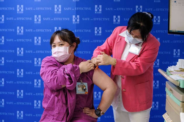 March 22, 2021, Taipei, Taiwan: A medical worker gets vaccinated with the AstraZeneca vaccine against Covid-19 at Taipei City hospital..Medical staff received the first AstraZeneca vaccine against Covid-19 at Taipei City hospital. Taipei Taiwan - ZUMAs197 20210322_zaa_s197_051 Copyright: xWalidxBerrazegx
