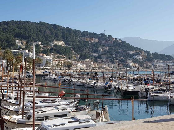 Themenfoto: Reisen, Corona, Mallorca, 22.03.2021 Gefuellter Hafen von Soller, Themenfoto: Reisen, Corona, Mallorca - Copyright: xAugstx xEibner-Pressefotox EP_jat