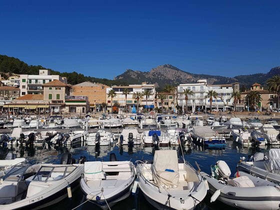 Themenfoto: Reisen, Corona, Mallorca, 22.03.2021 Gefuellter Hafen von Soller, Themenfoto: Reisen, Corona, Mallorca - Copyright: xAugstx xEibner-Pressefotox EP_jat