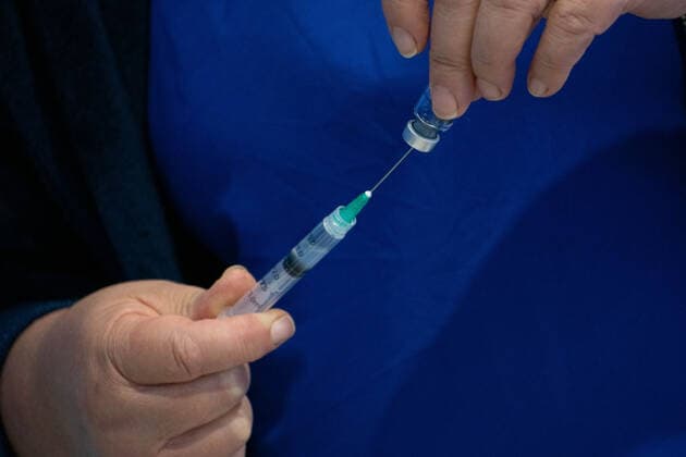 March 22, 2021, Santiago, Metropolitana, Chile: A nurse prepares the dose of Sinovac vaccine at a vaccination center in Santiago, Chile. Santiago Chile - ZUMAb332 20210322_zip_b332_023 Copyright: xMatiasxBasualdox