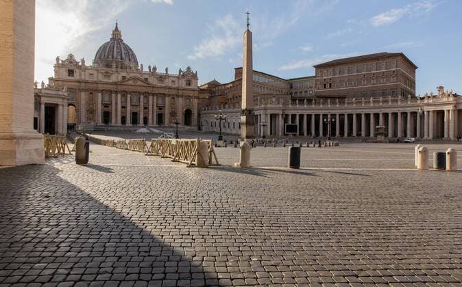 March 22, 2021, Rome, Italy, Colombia: An empty San Peter square as seen on a Monday afternoon. Rome is living the second week of another lockdown related to Covid19. Tight measures should stay in place at least till Easter. Rome Colombia - ZUMAm174 20210322_zip_m174_008 Copyright: xFrancescoxMoltenix