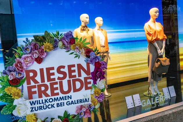 Lockdown geht in die Verlängerung. War s das bereits mit der vorsichtigen Ladenöffnung? Riesen Freude bei Galeria. 22.03.2021: DEU, Deutschland, Baden-Württemberg, Stuttgart.