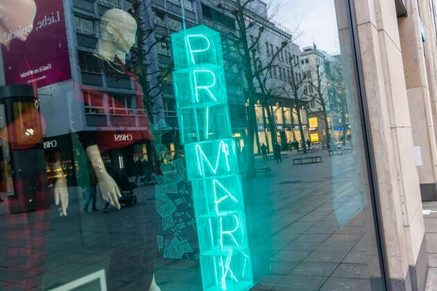 Lockdown geht in die Verlängerung. War s das bereits mit der vorsichtigen Ladenöffnung? Primark. 22.03.2021: DEU, Deutschland, Baden-Württemberg, Stuttgart.
