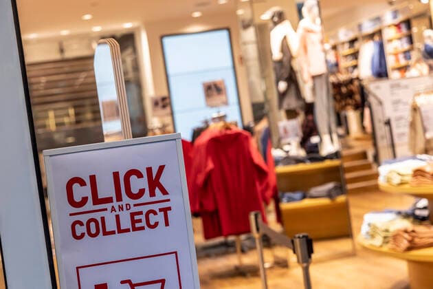 Lockdown geht in die Verlängerung. War s das bereits mit der vorsichtigen Ladenöffnung? Uniqlo. 22.03.2021: DEU, Deutschland, Baden-Württemberg, Stuttgart.