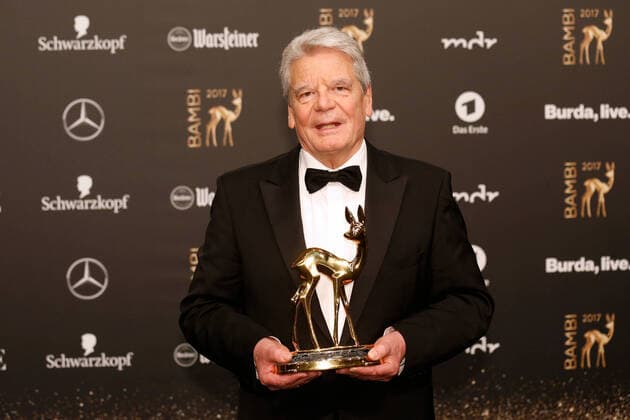 Joachim Gauck Verleihung des BAMBI 2017 im Theater am Potsdamer Platz in Berlin. *** Joachim Gauck awarding of the BAMBI 2017 at the Theater am Potsdamer Platz in Berlin Copyright: xEventpressxGolejewskix