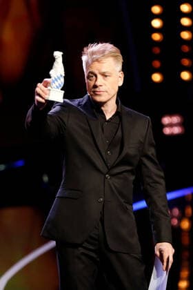 Laudator Michael Mittermeier auf der Bühne bei der Verleihung des Bayerischen Fernsehpreises im Prinzregententheater in München. *** Laudator Michael Mittermeier on stage at the Bavarian Television Award ceremony in the Prinzregententheater in Munich Copyright: xEventpressxGolejewskix