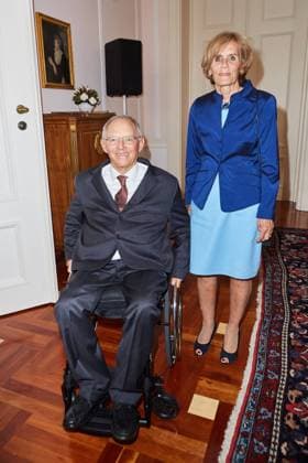 Wolfgang Schäuble mit Ehefrau Ingeborg Schäuble beim Abendessen zu Ehren von Henry A. Kissinger aus Anlass seines 95. Geburtstages im Schloss Bellevue in Berlin. *** Wolfgang Schäuble with his wife Ingeborg Schäuble at the dinner in honour of Henry A Kissinger on the occasion of his 95th birthday at Bellevue Palace in Berlin Copyright: xEventpressxGolejewskix