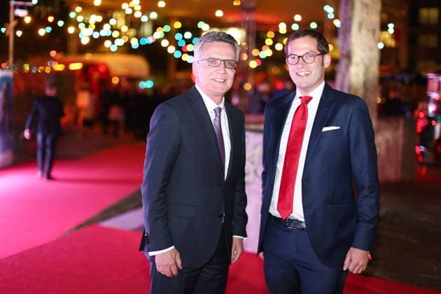 Thomas de Maiziere mit Julian Reichelt Bild 100 beim Empfang am Axel Springer Haus in Berlin *** Thomas de Maiziere with Julian Reichelt Bild 100 at the reception at Axel Springer Haus in Berlin Copyright: xEventpressx