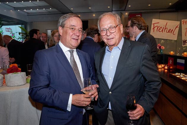Armin Laschet und Wolfgang Ischinger beim 4 Sommerfest BILD100 im Käfer Dachgartenrestaurant im Deutschen Bundestag mit dem Thema - Freiheit. *** Armin Laschet and Wolfgang Ischinger at the 4 Summer Party BILD100 in the Käfer Roof Garden Restaurant in the German Bundestag with the topic Freedom Copyright: xEventpressxRadkex
