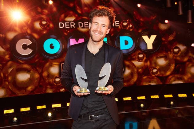 Preisträger Luke Mockridge bei der Verleihung des - Deutschen Comedypreises 2019 - im Studio in Köln Mühlheim. *** Award winner Luke Mockridge at the award ceremony of the German Comedy Award 2019 in the studio in Cologne Mühlheim Copyright: xEventpressxGolejewskix