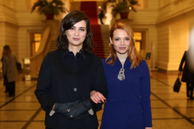 Nora Tschirner und Karoline Herfurth bei der Verleihung der Goldenen Erbse am Montag, den 20. November 2017, 18.00 Uhr im Plenarsaal des Abgeordnetenhauses von Berlin. Copyright: xEventpressxRadkex