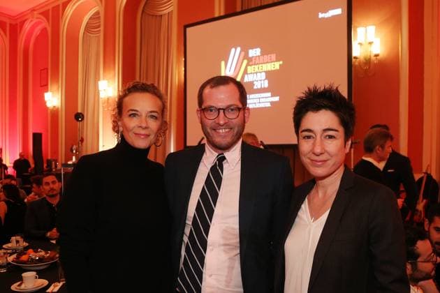 Katja Riemann, Julian Reichelt und Dunja Hayali bei der Festveranstaltung der Kampagne - Farben bekennen - anlässlich ihres einjährigen Bestehens mit Preisverleihung des FARBENBEKENNEN-AWARD im Rotes Rathaus in Berlin 02.12.2018 *** Katja Riemann, Julian Reichelt and Dunja Hayali at the celebratory event of the Farben bekennen campaign on the occasion of its first anniversary with the presentation of the FARBENBEKENNEN AWARD at the Rotes Rathaus in Berlin 02 12 2018 Copyright: xEventpressxRadkex