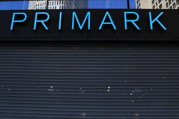 Filiale der Modekette PRIMARK - GER, Germany, Deutschland, Berlin, 22.03.2021 - Textildiscounter PRIMARK mit Schriftzug in der Joachimsthaler Str. 4. PRIMARK Store am Zoo im neugebauten Einkaufscenter Zoom Berlin. PRIMARK ist ein international tätiger Textil-Discounter mit Hauptsitz in Dublin in der Republik Irland. Überwiegend wird die Modekette von junger Kundschaft frequentiert. *** Branch of the fashion chain PRIMARK GER, Germany, Germany, Berlin, 22 03 2021 Textile discounter PRIMARK with lettering in Joachimsthaler Str 4 PRIMARK Store am Zoo in the newly built shopping center Zoom Berlin PRIMARK is an internationally active textile discounter with headquarters in Dublin in the Republic of Ireland The fashion chain is mainly frequen
