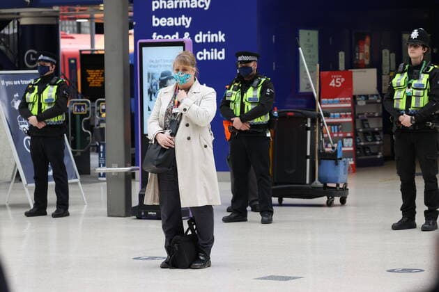 . 23 03 2021. London, United Kingdom. Waterloo Train Station in London during a minutes silence to mark the National Day of Reflection on the anniversary of the first Covid 19 lockdown in the United Kingdom.  xStephenxLockx xi-Imagesx IIM-22074-0006