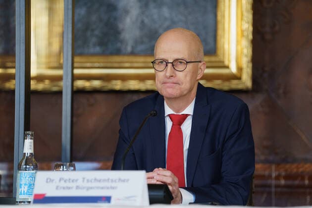 Landespressekonferenz Erster Bürgermeister Dr. Peter Tschentscher informiert zu den aktuellen Corona-Beschlüssen nach der gestrigen MPK -;Landespressekonferenz Erster Bürgermeister Dr. Peter Tschentscher informiert zu den aktuellen Corona-Beschlüssen nach der gestrigen MPK -, Hamburg Hamburg Deutschland Rathaus