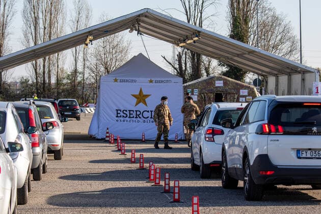 Milan, people queuing in cars for anti Covid vaccines at the drive-thru point in via Novara managed by the army Editorial Usage Only  Copyright: xMASSIMOxALBERICOx xIPAx