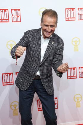 Herbert Diess österreichischer Manager, Vorsitzender des Vorstands der Volkswagen AG BILD am SONNTAG und AUTO BILD verleihen zum 43. Mal den bedeutendsten Autopreis Europas - DAS GOLDENE LENKRAD im Axel Springer Verlagsgebäude in Berlin *** Herbert Diess Austrian manager, Chairman of the Board of Management of Volkswagen AG BILD am SONNTAG and AUTO BILD award Europes most important car prize DAS GOLDENE LEN LENKRAD for the 43rd time at the Axel Springer publishing house in Berlin Copyright: xEventpressxFuhrx