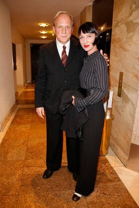 Ulrich Tukur mit Ehefrau Katharina John auf dem Roten Teppich beim Hessischen Film- und Kinopreis in der Alten Oper Frankfurt in Frankfurt am Main. *** Ulrich Tukur with his wife Katharina John on the Red Carpet at the Hessian Film and Cinema Award in the Alte Oper Frankfurt in Frankfurt am Main Copyright: xEventpressxGolejewskix
