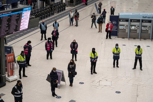 (210324) -- LONDON, March 24, 2021 -- Travellers, police officers and rail staff observe one minute s silence at Waterloo Station in London, Britain, on March 23, 2021. Britain on Tuesday marked one year since British Prime Minister Boris Johnson announced the first coronavirus lockdown in the country last year. On March 23, 2020, Johnson unveiled measures to stop the spread of COVID-19. A national minute s silence was held at midday as part of a day of reflection. Britons are also encouraged to stand on their doorsteps at 2000 GMT with phones, candles and torches to remember the past year. (Photo by Xinhua) BRITAIN-LONDON-COVID-19-NATIONAL DAY OF REFLECTION RayxTang 