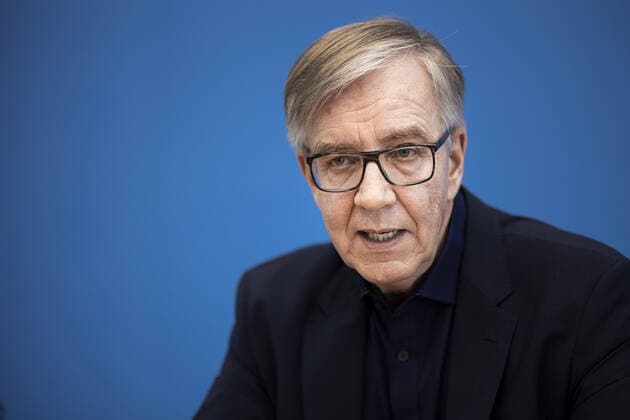 Dietmar Bartsch, DIE LINKE Fraktionsvorsitzender, aufgenommen im Rahmen der Bundespressekonferenz zum Thema Fuer Zukunftsinvestitionen: Wiedererhebung der Vermoegensteuer und eine gerechte Lastenverteilung der Krisenkosten in Berlin, 24.03.2021. Berlin Deutschland