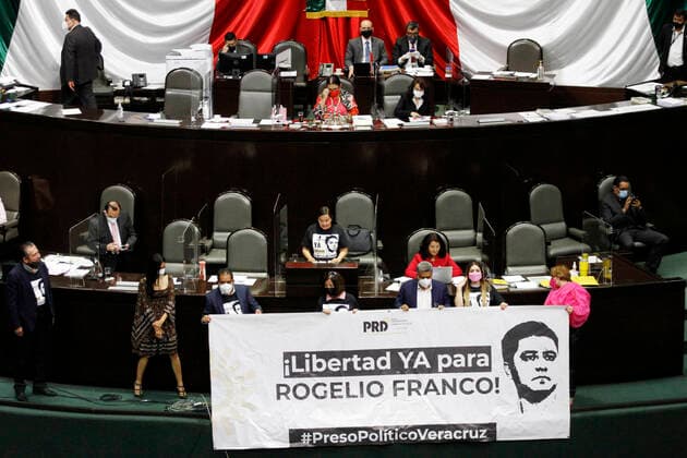 PRD Legislators Protest Against Imprisonment Of Candidate Rogelio Franco MEXICO CITY, MEXICO - MARCH 23: The legislators of the Democratic Revolution Party in the Chamber of Deputies of Mexico hold a placard to denounced an undue police arrest of their candidate for ederal deputy in Veracruz, Rogelio Franco Castan, prior to the elections of the June 6, 2021, The candidate of the plurinominal federal deputation faces a justified preventive detention for 8 months issued by a Control Judge, for which he was admitted to the Tuxpan prison. On March 23, 2021 in Mexico City, Mexico. Copyright: xLuisxBarronx EYEPIXGROUP_LB_23032021_5248