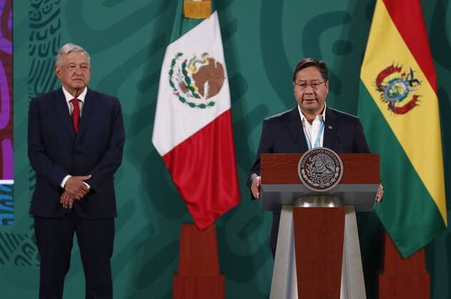 MEXICO CITY (MEXICO), 03 24 2021.- The president of Bolivia, Luis Arce (r), speaks during a press conference with the president of Mexico, Andrés Manuel López Obrador (l) at the National Palace, in Mexico City, Mexico, 24 March 2021. The president of Bolivia, Luis Arce, expressed this Wednesday his happiness to return to Mexico but this time no longer as a refugee , referring to his exile with Evo Morales during the Bolivian crisis of 2019. EFE Jose Mendez Luis Arce: It is a happiness to return to Mexico no longer as a refugee !ACHTUNG: NUR REDAKTIONELLE NUTZUNG!  Copyright: xJosexMendezx MEX8066 20210324-637522020857452354