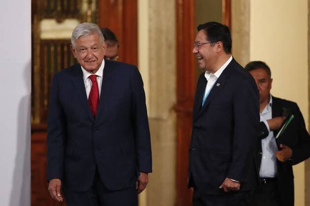 MEXICO CITY (MEXICO), 03 24 2021.- The president of Bolivia, Luis Arce (r), meets with the president of Mexico, Andrés Manuel López Obrador (l), during a ceremony at the National Palace in Mexico City, Mexico, 24 March 2021. The president of Bolivia, Luis Arce, expressed this Wednesday his happiness to return to Mexico but this time no longer as a refugee , referring to his exile with Evo Morales during the Bolivian crisis of 2019. EFE Jose Mendez Luis Arce: It is a happiness to return to Mexico no longer as a refugee !ACHTUNG: NUR REDAKTIONELLE NUTZUNG!  Copyright: xJosexMendezx MEX8076 20210324-637522021477327330