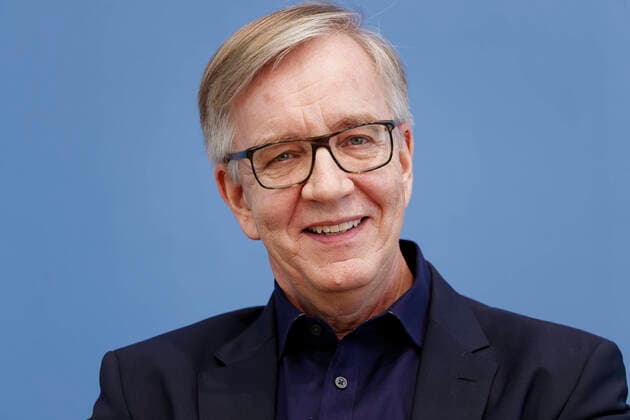Die Linke für Vermögenssteuer und gerechte Verteilung der Krisenkosten 2021-03-24, Deutschland, Berlin - Bundespressekonferenz: Die Linke befürwortet eine Wiedererhebung der Vermögenssteuer und will eine gerechte Lastenverteilung der Krisenkosten. Im Bild Dietmar Bartsch (Die Linke), Fraktionsvorsitzender im Bundestag