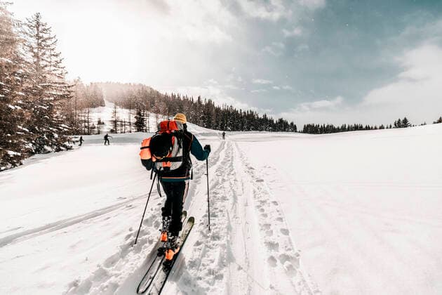 Active senior man skiing on snow covered land during vacation model released Symbolfoto DAWF01774