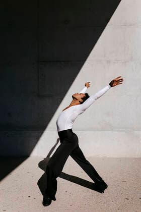Male dancer practicing against wall on sunny day model released Symbolfoto TCEF01578