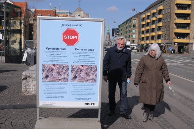Coronavirus in Dänemark, Freistadt Christiania in Kopenhagen ist für Besucher gesperrt Copenhagen, Denmark. 25 March 2021, Danish police ovid-19 waring for exclusion area of christiania visitor and if not abey will cost fine 2,500 dk. almost 400 USdollars. (Photo..Francis Dean Deanpictures)