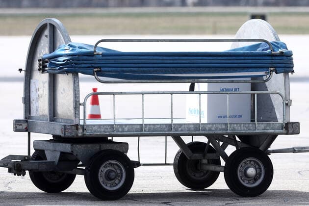 Coronavirus in Bosnien und Herzegowina, Ankunft von Pfizer-Impfstoff in Sarajewo PXL_Pfizer™s vaccine 23,000 doses of Pfizer™s vaccine from the COVAX program arrived at Sarajevo airport, in Bosnia, on March 25, 2021. ArminxDurgut PIXSELL