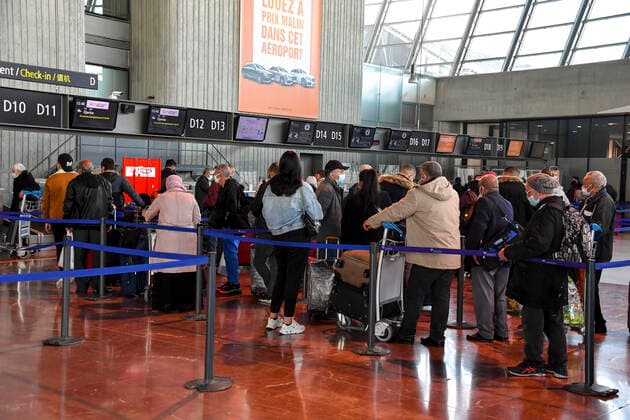 Coronavirus in Frankreich, Eindrücke vom Flughafen in Nizza Aeroport Nice Cote d Azur durant le 3eme Confinement. NEWS : Aeroport Nice Cote d Azur - 3eme Confinement - 25 03 2021 LionelUrman Panoramic 