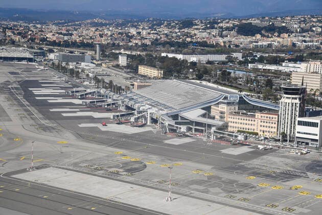 Coronavirus in Frankreich, Eindrücke vom Flughafen in Nizza Terminal 1 ferme - Aeroport Nice Cote d Azur durant le 3eme Confinement. NEWS : Aeroport Nice Cote d Azur - 3eme Confinement - 25 03 2021 LionelUrman Panoramic 