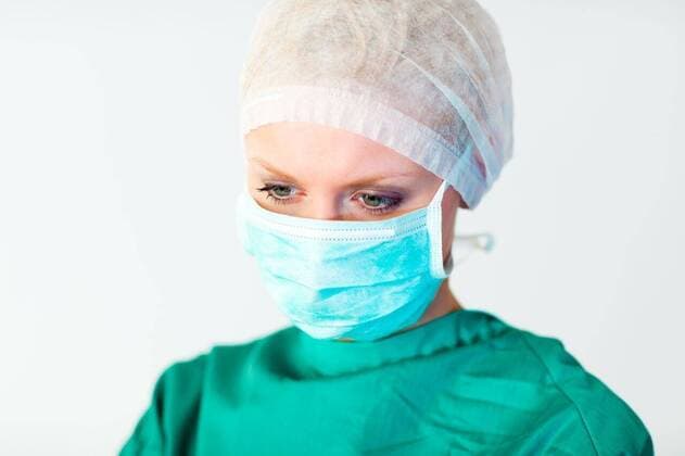 IMAGO Creative: NGO, Rehabilitation und Gesundheitswesen Pretty female surgeon with a mask Pretty female surgeon with a mask, model released, Cork, Ireland, 2009-08-15T23:00:00.000Z, 25507.jpg, adult, attractive, background, beautiful, beauty, blue, chart, complexion, cute, doctor, face, fgorgeous, hair, hands, happy, head, holding, isolated, joy, joyful, medical, model, notes, nurse, patient, pen, portrait, posing, pretty, red, redhead, school, scrubs, skin, smooth, standing, stethoscope, taking, white, working, writing 20s, Young Adult, Woman, Female, Caucasian, Caucasian Appearance, 20-24 Years, Young Women