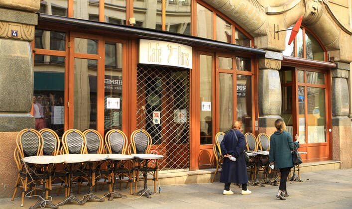 Eine wegen des Lockdowns geschlossenes Cafe in der Hamburger Innenstadt. Innenstadt Hamburg