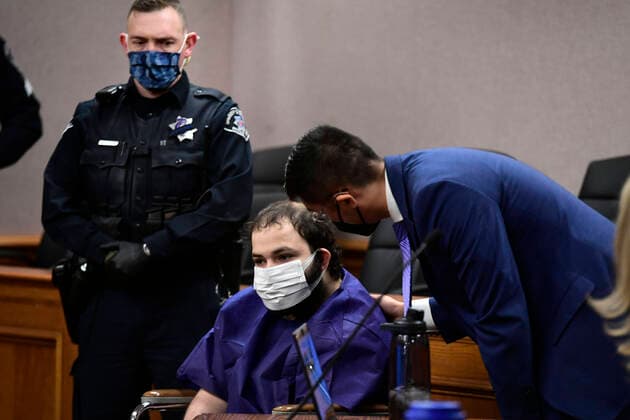 Bilder des Jahres 2021, News 03 März News Themen der Woche KW12 News Bilder des Tages March 25, 2021, Boulder, Colorado, USA: AHMAD AL ALIWI ALISSA, 21, appears before Boulder District Court Judge Thomas Mulvahill at the Boulder County Justice Center in Boulder. Alissa is suspected of shooting and killing 10 people at a King Soopers grocery store in Boulder on Monday, March 22. The Boulder County district attorney charged Alissa with 11 counts in connection to the shooting. Alissa has been held in jail since his arrest Monday at the scene of the shooting on suspicion of 10 counts of first-degree murder and one count of attempted murder. Boulder USA  - ZUMAz03_ 20210325_new_z03_631 Copyright: xHelenxH.xRichardson-POOLx