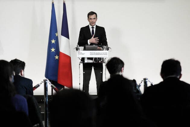 Le ministre francais de la Sante, Olivier Veran, donne une conference de presse sur la strategie actuelle du gouvernement francais face a la pandemie actuelle de Covid-19 a Paris, France, le 25 mars 2021. French Health Minister Olivier Veran delivers a press conference on the current French government strategy for the ongoing Covid-19 pandemic in Paris, France, on March 25, 2021. NEWS : Conference de presse du ministre de la Sante Olivier Veran sur la situation hedomadaire du Covid-19 - paris - 25 03 2021 POOL PANORAMIC  00518588_000006