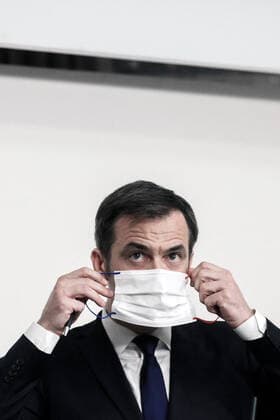 Le ministre francais de la Sante, Olivier Veran, donne une conference de presse sur la strategie actuelle du gouvernement francais face a la pandemie actuelle de Covid-19 a Paris, France, le 25 mars 2021. French Health Minister Olivier Veran delivers a press conference on the current French government strategy for the ongoing Covid-19 pandemic in Paris, France, on March 25, 2021. NEWS : Conference de presse du ministre de la Sante Olivier Veran sur la situation hedomadaire du Covid-19 - paris - 25 03 2021 POOL PANORAMIC  00518588_000029