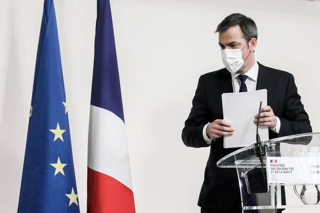 Le ministre francais de la Sante, Olivier Veran, donne une conference de presse sur la strategie actuelle du gouvernement francais face a la pandemie actuelle de Covid-19 a Paris, France, le 25 mars 2021. French Health Minister Olivier Veran delivers a press conference on the current French government strategy for the ongoing Covid-19 pandemic in Paris, France, on March 25, 2021. NEWS : Conference de presse du ministre de la Sante Olivier Veran sur la situation hedomadaire du Covid-19 - paris - 25 03 2021 POOL PANORAMIC  00518588_000031