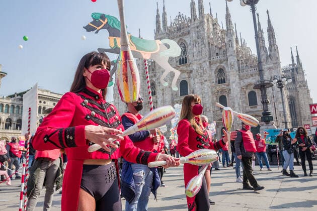 Coronavirus in Italien, Schausteller und Zirkusleute protestieren in Mailand Milan. Carousel and circus event in Piazza Duomo for the reopening of circuses and shows Editorial Usage Only  Copyright: xCarloxCozzolix xIPAx