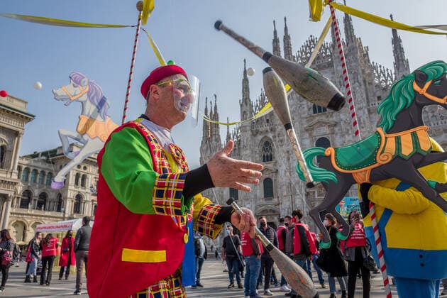 Coronavirus in Italien, Schausteller und Zirkusleute protestieren in Mailand Milan. Carousel and circus event in Piazza Duomo for the reopening of circuses and shows Editorial Usage Only  Copyright: xCarloxCozzolix xIPAx
