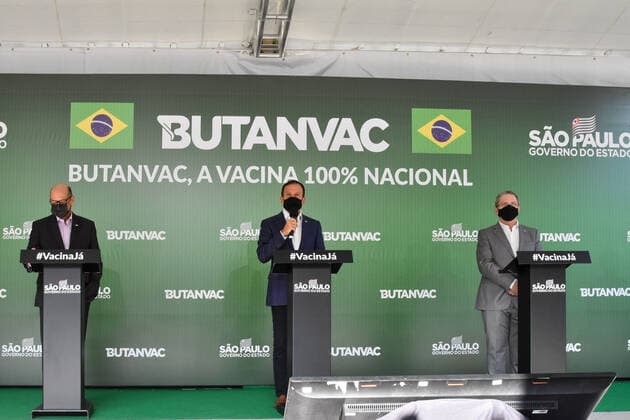 Coronavirus in Brasilien, Butantan Institute präsentiert nationalen Impfstoff Butanvac SÃO PAULO, SP - 26.03.2021: COLETIVA DE IMPRENSA JOÃO DORIA COVID19 - João Doria, (PSDB) Governor of São Paulo, announced that the Butantan Institute has developed a new Brazilian vaccine against Covid-19, (Coronavirus) to Butanvac, and will ask the National Health Surveillance Agency (Anvisa) to start testing. This Friday, (26) at the Butantan Institute. x2046941x  RobertoxCasimiro