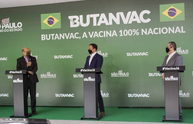 Coronavirus in Brasilien, Butantan Institute präsentiert nationalen Impfstoff Butanvac Press Conference: Butanvac a new COVID-19 Vaccine to be developed in Sao Paulo. Press Conference: Butanvac a new COVID-19 Vaccine to be developed in Sao Paulo. March 26, 2021, Sao Paulo, Brazil: The Butantan Institute is developing its own vaccine against covid-19, the ButanVac vaccine 100% national. The announcement was made this Friday morning (26) by Governor of Sao Paulo, Joao Doria with the presence of the president of Butantan, Dimas Covas and the Secretary of Health of the state, Dr. Jean Gorinchteyn, at the headquarters of the Butantan Institute in Sao Paulo. Press Conference: Butanvac a new COVID-19 Vaccine to be developed in Sao Paulo.  Copyright: xLecoxVianax