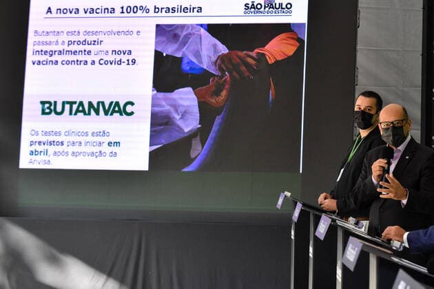 Coronavirus in Brasilien, Butantan Institute präsentiert nationalen Impfstoff Butanvac SÃO PAULO, SP - 26.03.2021: COLETIVA DE IMPRENSA JOÃO DORIA COVID19 - João Doria, (PSDB) Governor of São Paulo, announced that the Butantan Institute has developed a new Brazilian vaccine against Covid-19, (Coronavirus) to Butanvac, and will ask the National Health Surveillance Agency (Anvisa) to start testing. This Friday, (26) at the Butantan Institute. In the photo Dimas Covas. x2046947x  RobertoxCasimiro