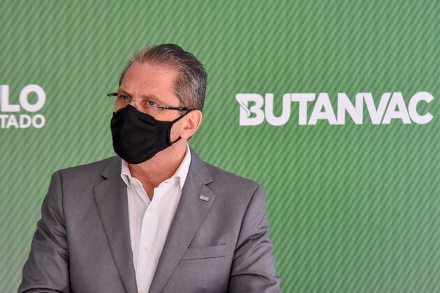 Coronavirus in Brasilien, Butantan Institute präsentiert nationalen Impfstoff Butanvac SÃO PAULO, SP - 26.03.2021: COLETIVA DE IMPRENSA JOÃO DORIA COVID19 - João Doria, (PSDB) Governor of São Paulo, announced that the Butantan Institute has developed a new Brazilian vaccine against Covid-19, (Coronavirus) to Butanvac, and will ask the National Health Surveillance Agency (Anvisa) to start testing. This Friday, (26) at the Butantan Institute. In the photo Jean Gorinchteyn. x2046950x  RobertoxCasimiro