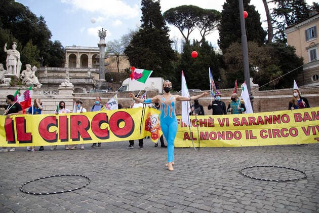 Italy: Protest of Circus Workers in Rome Performance during demonstration in Piazza del Popolo in Rome organized by circus and amusement park workers Demonstration in Piazza del Popolo in Rome organized by circus and amusement park workers, to protest against the closure of hundreds of amusement parks in Italy and the cancellation of circus shows throughout Italy, over five thousand families without work and income since the first lockdown. Rome Italy Piazza del Popolo Copyright: MatteoxNardone