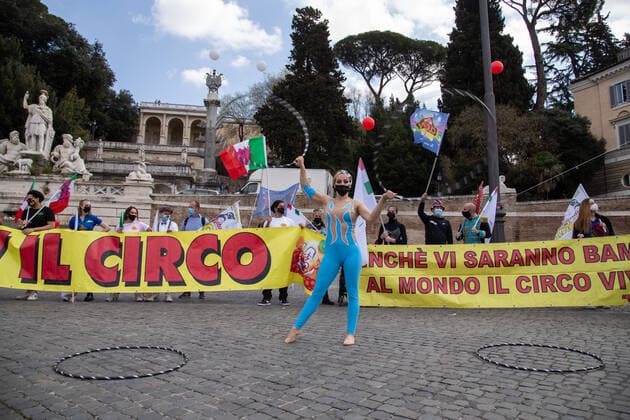 Italy: Protest of Circus Workers in Rome Performance during demonstration in Piazza del Popolo in Rome organized by circus and amusement park workers Demonstration in Piazza del Popolo in Rome organized by circus and amusement park workers, to protest against the closure of hundreds of amusement parks in Italy and the cancellation of circus shows throughout Italy, over five thousand families without work and income since the first lockdown. Rome Italy Piazza del Popolo Copyright: MatteoxNardone
