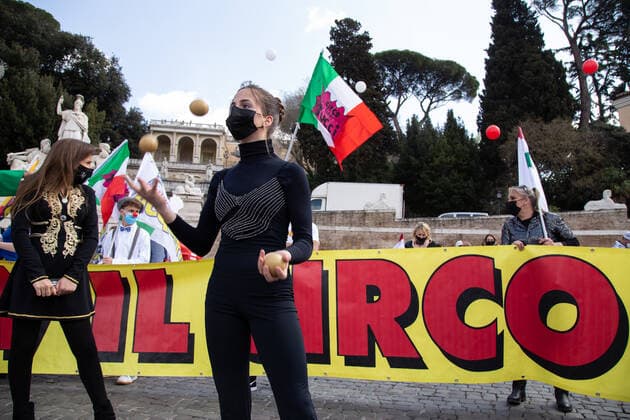 Italy: Protest of Circus Workers in Rome Performance during demonstration in Piazza del Popolo in Rome organized by circus and amusement park workers Demonstration in Piazza del Popolo in Rome organized by circus and amusement park workers, to protest against the closure of hundreds of amusement parks in Italy and the cancellation of circus shows throughout Italy, over five thousand families without work and income since the first lockdown. Rome Italy Piazza del Popolo Copyright: MatteoxNardone